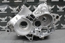 2001 99-02 HONDA CR125R OEM RIGHT ENGINE CRANKCASE CRANK CASE 11100-KZ4-L10 NICE picture