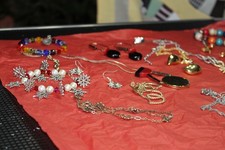CHICOS,LIA SOPHIA,ARIE,NICE VINTAGE JEWELRY LOT picture