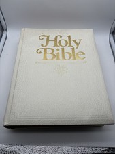 Vintage Holy Bible KJV Family Heritage Edition World Bible Publishers White Gold picture