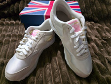 Womens 8.5 Reebok Classic White Low Top Lace-Up Sneaker Rubber Outsole picture