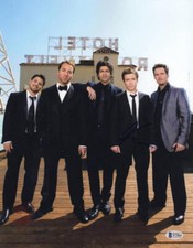 KEVIN CONNOLLY SIGNED 11X14 PHOTO ENTOURAGE AUTHENTIC AUTOGRAPH BECKETT 2 picture