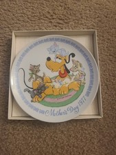7.5 Vintage Walt Disney 1977 Mother's Day Plate with Pluto by Schmid New picture