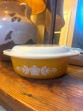Pyrex Butterfly Gold Oval Casserole Dish 1.5 Qt with matching lid Vintage picture