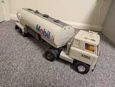 Ertl Mobil Oil Tanker Semi Truck Diecast Toy 1980s Vintage Pegasus Trailer Set picture