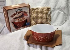 VTG PYREX BAKE N CARRY TRAILING FLOWER 1.5 QUART CASS LID QUILTED COZY 474-B NOS picture