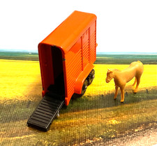DUBLO DINKY TOYS Meccano England SMITHS HORSE TRAILER and HORSE from 073 SET picture