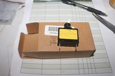 NOS  AIRPAX circuit breaker T11-2-7.50A-06-00 5925-01-155-7696 picture