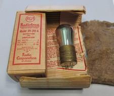RCA RADIOTRON UV-201A BRASS BASE - TIPPED - BOX AND DATA SHEET - TESTED GOOD picture
