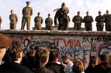 Berlin Wall Fall 1989 German Soldiers History Photo Reprint Wall Art picture