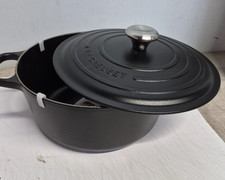 Le Creuset - 7L (7.25 QT) BLACK  Enamel Cast Iron Round  Oven---9208 picture