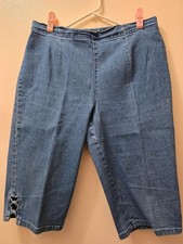 Croft & Barrow Pull On Light Blue Jean Capris Size 12P picture