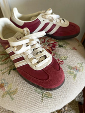 Selling a pair of authentic adidas Samba OG sneakers in the highly coveted 