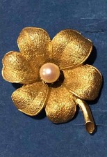 Vintage  Coro Gold Tone Flower Brooch with Pearl Center picture
