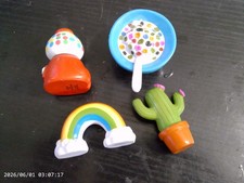NEW LOT of 4 BUTTS ON THINGS figures picture