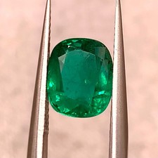 IGI Certified 2 Carats Rare Sovereign Minor Oil Vivid Green Zambian Emerald picture