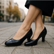 Vintage authentic Gucci black leather 2in heels pumps shoes slip on size 34.5 picture
