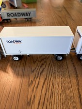 Winross Roadway Express Truck & Double Trailers  1/64 diecast w/ Box picture