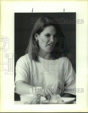 1990 Press Photo Students reaction to school lunch menu. - noc40232 picture