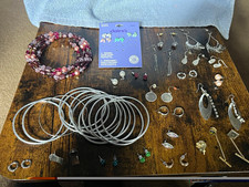 Claire’s Women’s Fashion Jewelry Mixed Lot 20+ Earrings Bracelets Necklaces D108 picture
