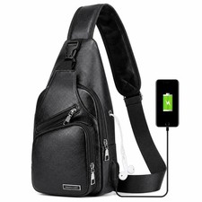 Mochila bandolera negra para hombre con puerto de carga USB. picture
