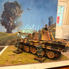 21st Century Toys 1:32 Panther Tank w/ Crew Figures Tan Brown Green Camo picture