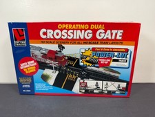 Life Like Trains Operating Dual CROSSING GATE HO Scale Track Model Kit 21313 SL picture
