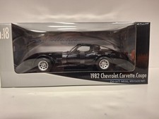 Welly 1982 Chevrolet Corvette Coupe Die Cast Metal Model Black 1/18 scale picture