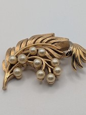 Vintage Crown Trifari Leaf Brooch Pin Faux Pearl Gold Tone Fashion Jewelry picture