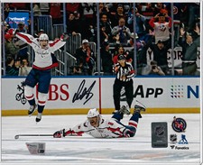 Alexander Ovechkin Autographed 8 x 10 895th Goal Celebration Photograph Fanatic picture