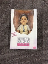 Leatherface The Texas Chainsaw Massacre Mezco MDS  Mega Scale 15inch picture