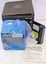 Honeywell RM7840 M 1017 Burner Control Automatic Programming Control, Open Box picture