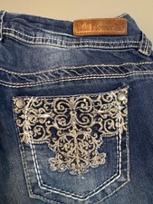 Wallflower Women's Embroidered Back Pocket Skinny Jeans, Size 5, Medium Wash picture