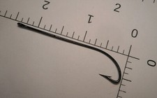 100 MUSTAD no.5 BLACK CHESTERTOWN HOOKS SPECIAL LONG SHANK (NEW PATTERN) 3300 picture