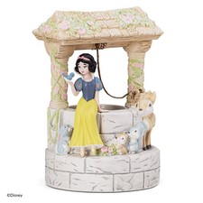 Snow White Scentsy Warmer and one free new Scentsy Wax Bar. NIB picture
