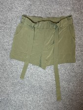 Cisono Woman's Green Medium Short Shorts picture