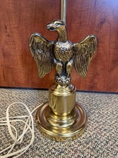 1970's Federal Eagle Antiqued Brass Cast Metal Figure Table Desk Lamp WORKING picture