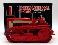 Ertl 4592DA 1:16 Scale Diecast International T-340 Crawler NIB picture