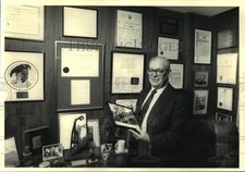 1986 Press Photo Eugene Lang shows his scholars' degrees at his office picture