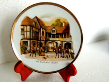 Vintage alfretto porcelain wall-hanging Coach House Stratford round plate 