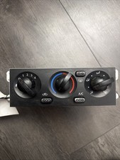 2001-2004 NIssan Xterra Temperature Control Unit OEM picture