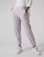 ATHLETA Brooklyn Lined Camo Athletic Jogger in Shasta Purple Sz 2, sold out, NWT picture