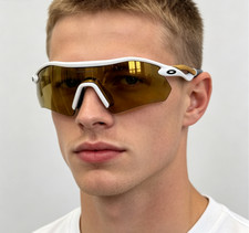 Oakley OO9495D Unisex Sport-Casual Sunglasses (Size: 136-18-133) picture