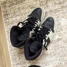 Nike Air Jordan 1 Men's High Top Colorblock Leather Lace-Up Sneakers picture