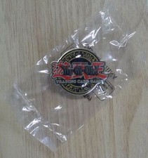 1x  Yu Gi Oh: Logo Pin: 1996 Kazuki Takahashi: READ DESCRIPTION New Rarities -  picture