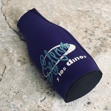 VINTAGE SELENA QUINTANILLA Y LOS DINOS PURPLE BOTTLE ZIPPER KOOZIE - VERY RARE picture