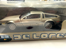 Sun Star 1:18 1981 DeLorean DMC-12 Silver Diecast, loose mirror picture