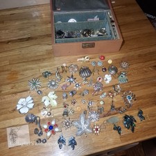 Huge vintage Broach Craft Lot Jewelry Box Costume Junk Scrap Lot Very nice # 142 picture