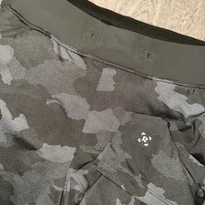 Lululemon T.H.E. Shorts 9” Linerless Men’s S Green Camo Performance Pockets picture