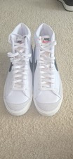 Nike Blazer Mid 77 Vintage Men’s Mid Top Lace-Up Sneakers White/Black picture