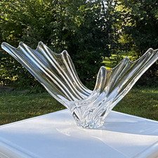 Unmarked Clear Glass Ribbed Sculptural Centerpiece Bowl Centerpiece picture